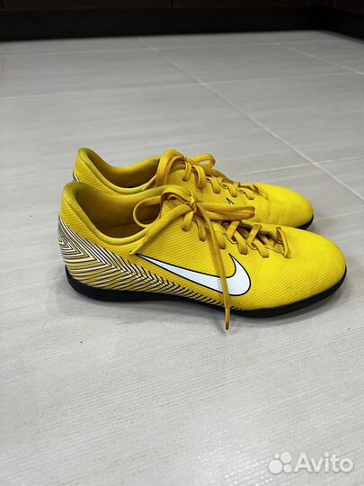 Продам тренировочные футзалки Nike