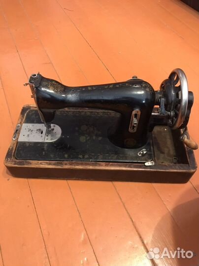 Швейная машинка старая
