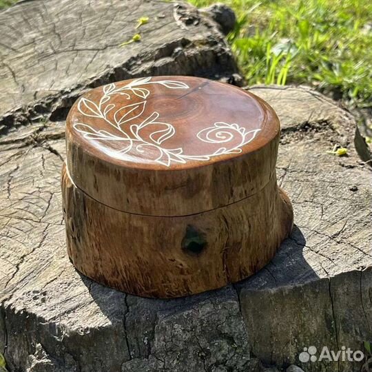 Шкатулка деревянная инкрустированная серебром