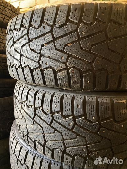 Pirelli Ice Zero 215/65 R16
