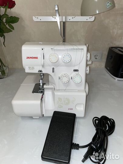 Оверлок janome 210d