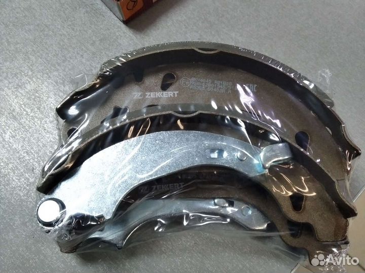 Колодки задние барабаные на Пежо 206