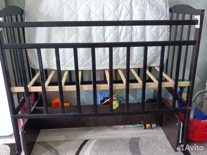 Детская кроватка маятник