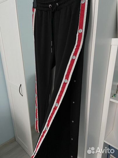 Брюки с лампасами на кнопках