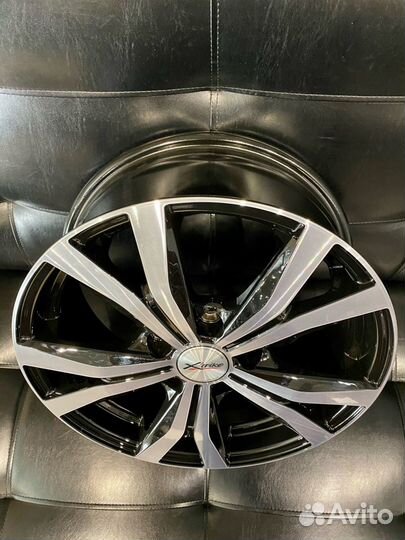 Диски Xtrike 6,5*16 5*114,3 ET45 Dia: 67.1