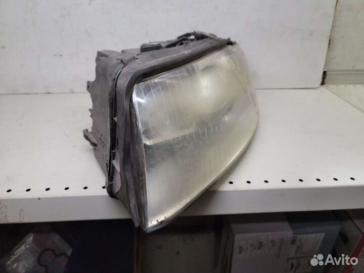 Фара передняя левая Audi A4 8E0941029C