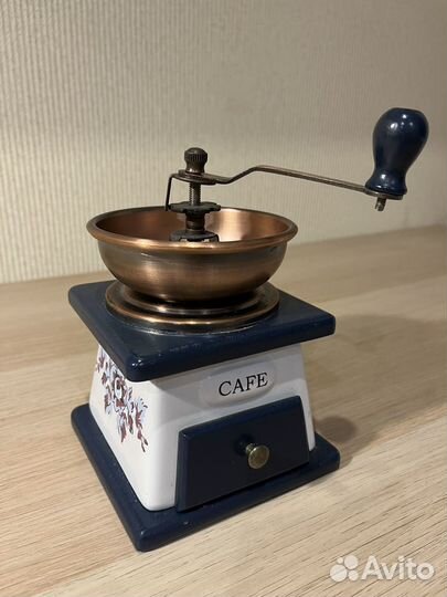 Кофемолка жерновая ручная