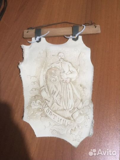 Кожаная эмблема