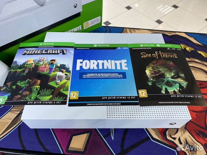 Игровая приставка Xbox one s 1tb FIFA22 Minecraft