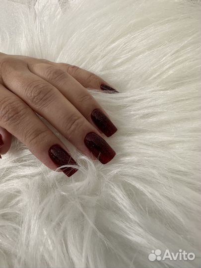 Модель на маникюр