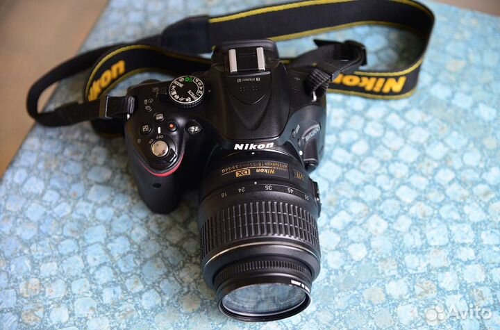 Nikon D5200 + Nikon 18-55 mm f/3.5-5.6G VR AF-S