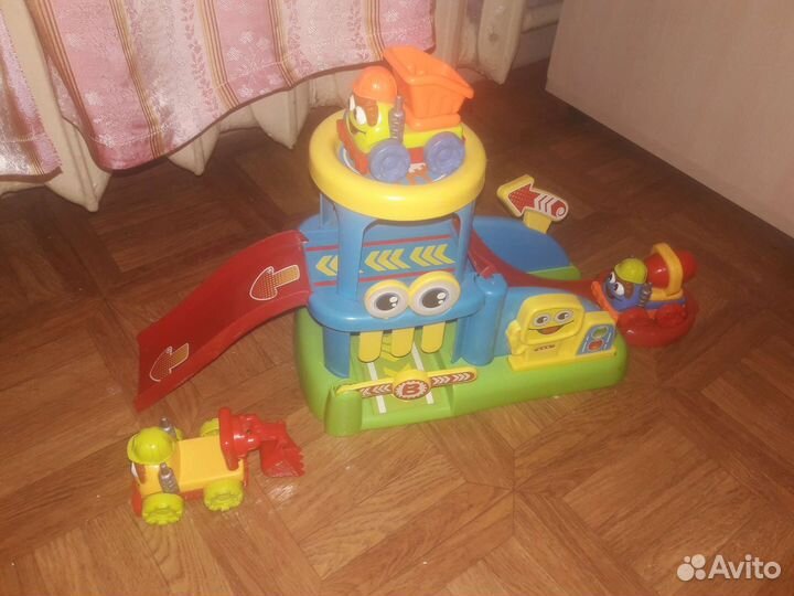 Детские игрушки машинки. треки