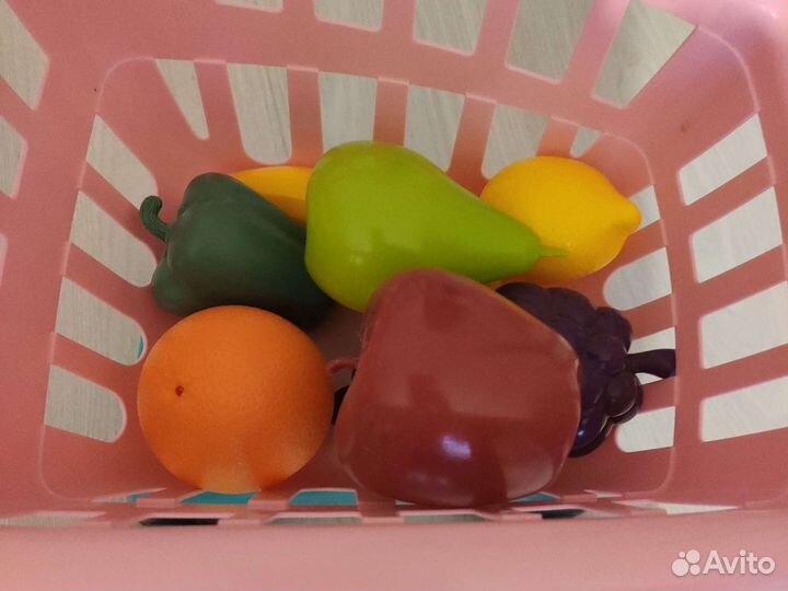 Игрушка тележка с фруктами