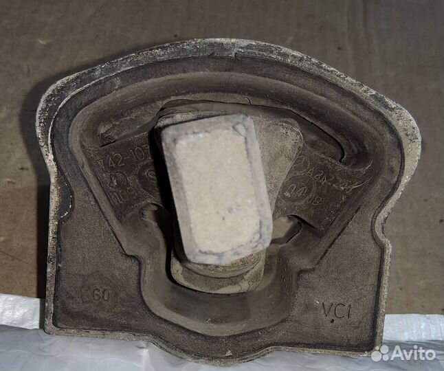 Подушка кпп Mercedes CLS-class