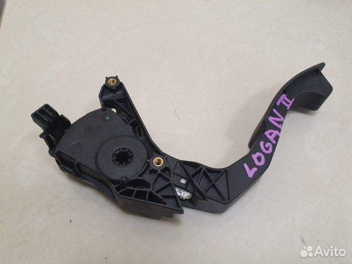 Педаль газа электронная Renault Logan L8 K7M812