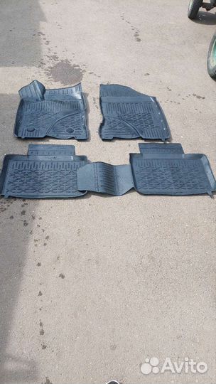 Автомобильные коврики резиновые