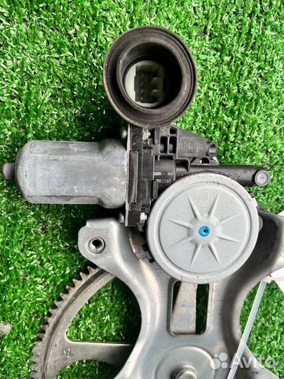 Стеклоподьемник передний L Rav4 xa40 xa45