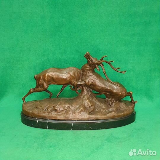 Скульптура бронзовая Схватка оленей