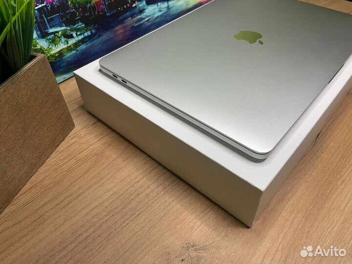 Macbook pro 13 2020 m1 512gb Шикарный