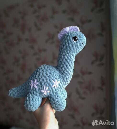 Вязаный дракон и динозавр