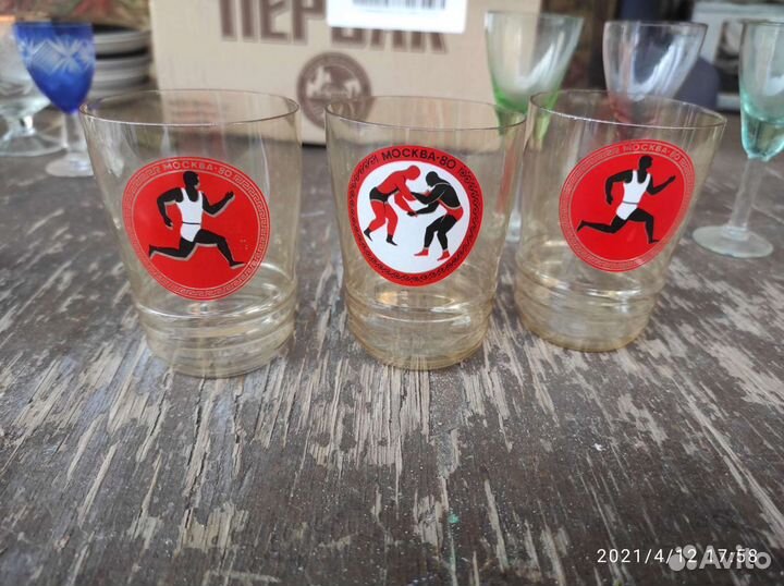 Посуда. Рюмки, фужеры, стаканы, вазы, сахарница