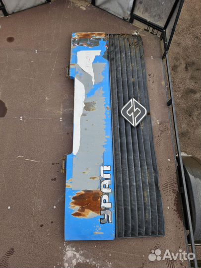 Дверь водительская и капот от урала 63685