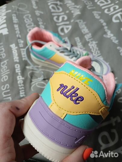 Кроссовки женские весна