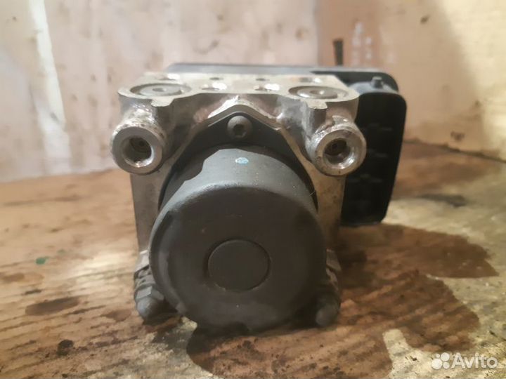 Блок ABS Toyota Alphard V 3.0 v6