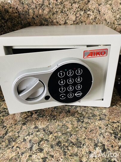 Продам Сейф
