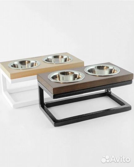 Столик с мисками для животных