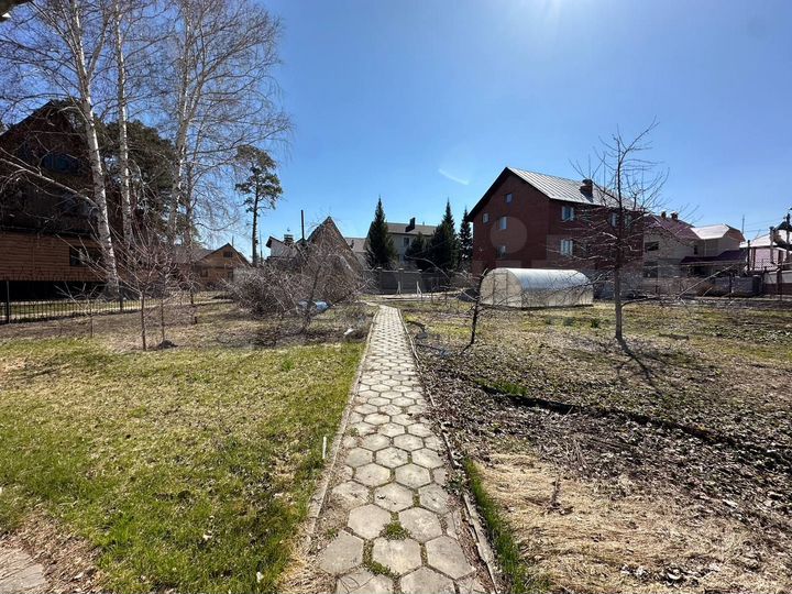 Дом 351,2 м² на участке 17,3 сот.