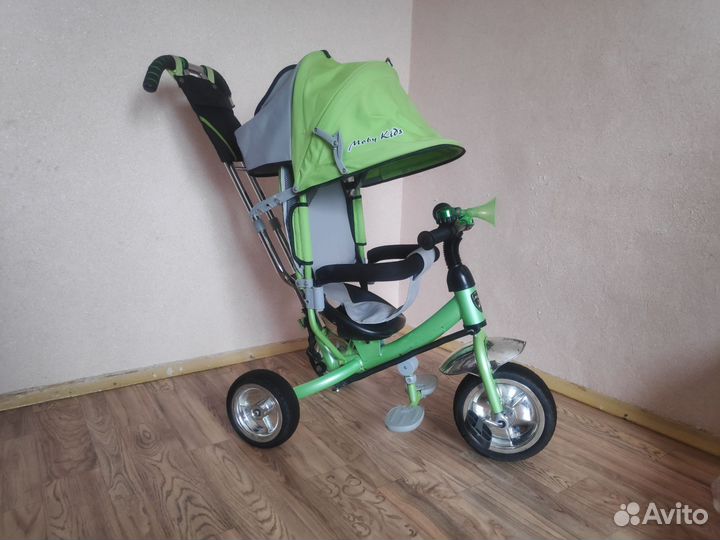 Детский трехколесный велосипед с ручкой moby kids