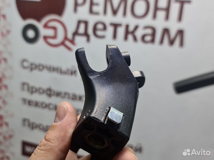 Держатель вилки переднего колеса коляски Carrello