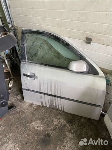Стекло двери передней правой Ford Mondeo III 2000