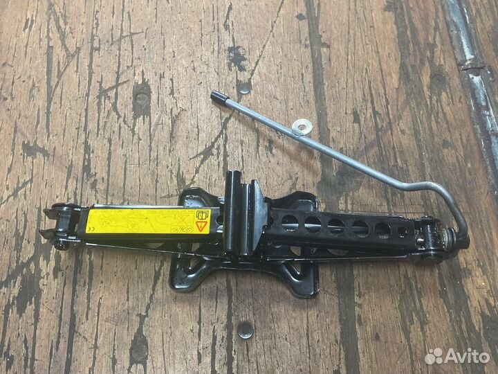 Домкрат на Volvo s40 c30 c70