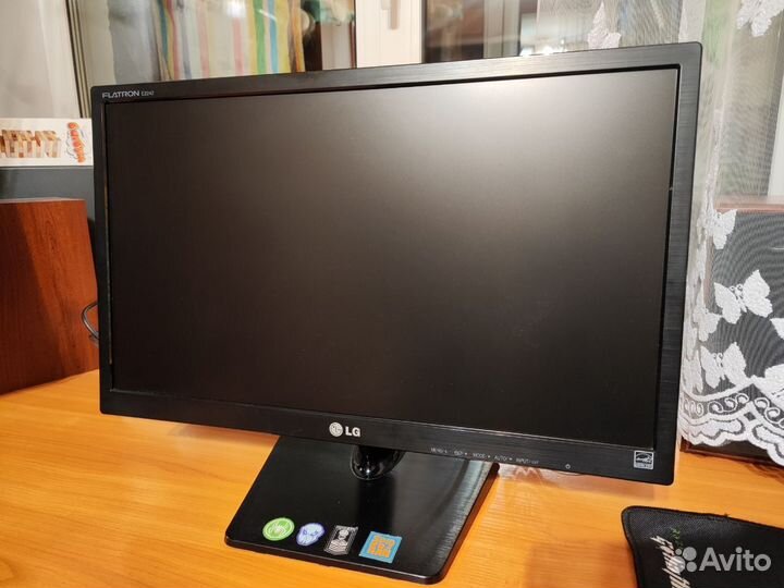 Монитор LG 22