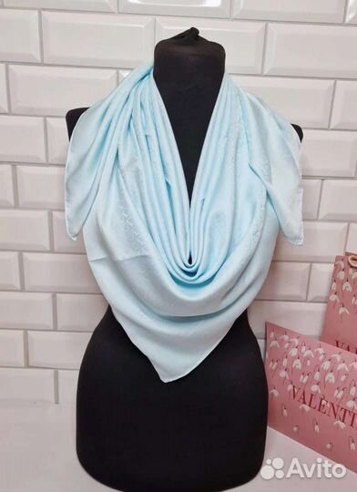 Платок valentino