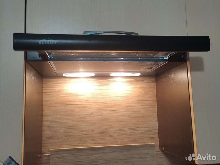 Вытяжка для кухни 50 см новая