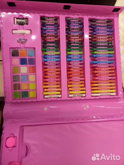 Художественный набор из 208 предметов