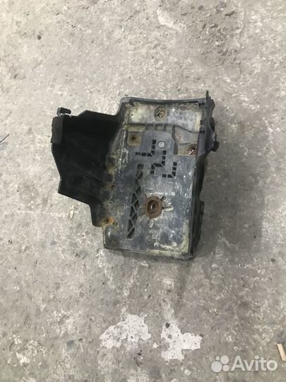 Подставка под аккумулятор Freelander 2