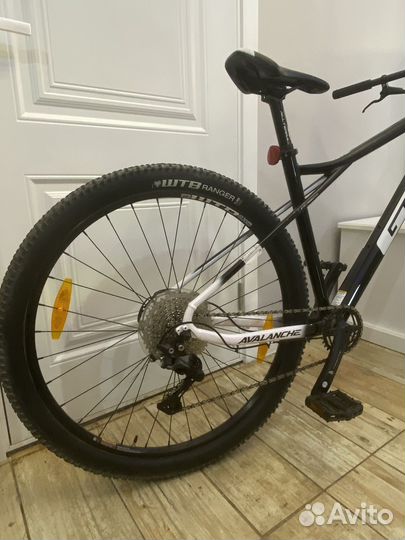 Велосипед горный GT Avalanche Comp 29