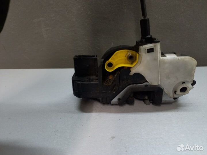 Замок двери передний левый Chevrolet Cruze 2011