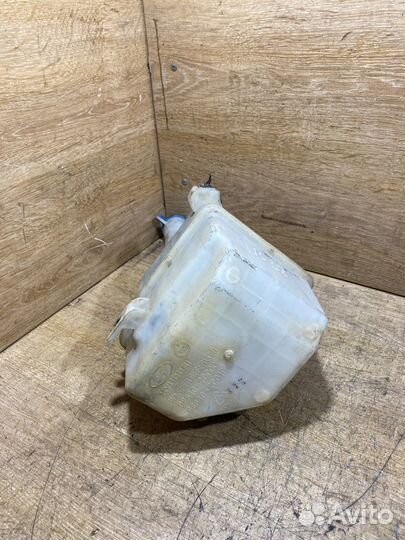 Бачок омывателя Hyundai Elantra XD B38