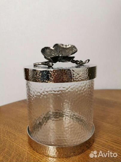 Банки Michael Aram