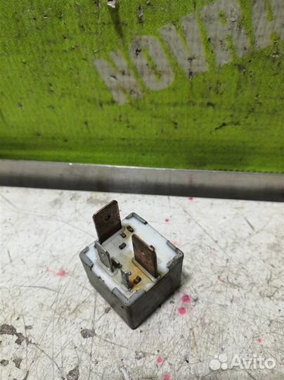 Реле топливного насоса Фольксваген Гольф 3 Венто