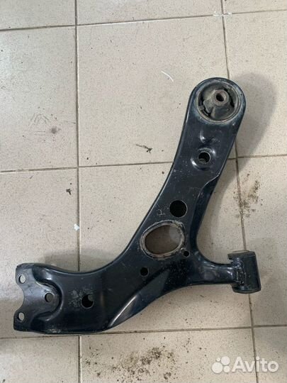 Передний правый рычаг Toyota Rav 4 ca40 0669