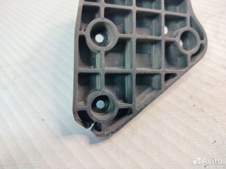 Кронштейн фары правый Nissan Qashqai J10