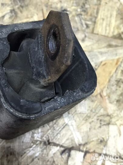 Подушка кпп Mercedes-Benz Vito 639 112.951 2004