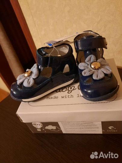 Туфли для девочки новые