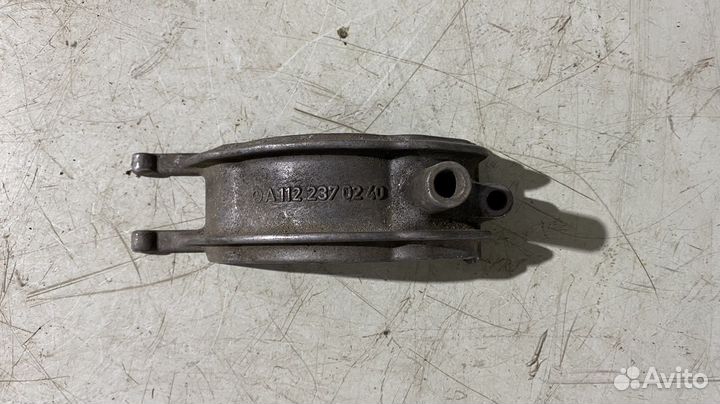 Кронштейн воздушного насоса Mercedes Benz W210